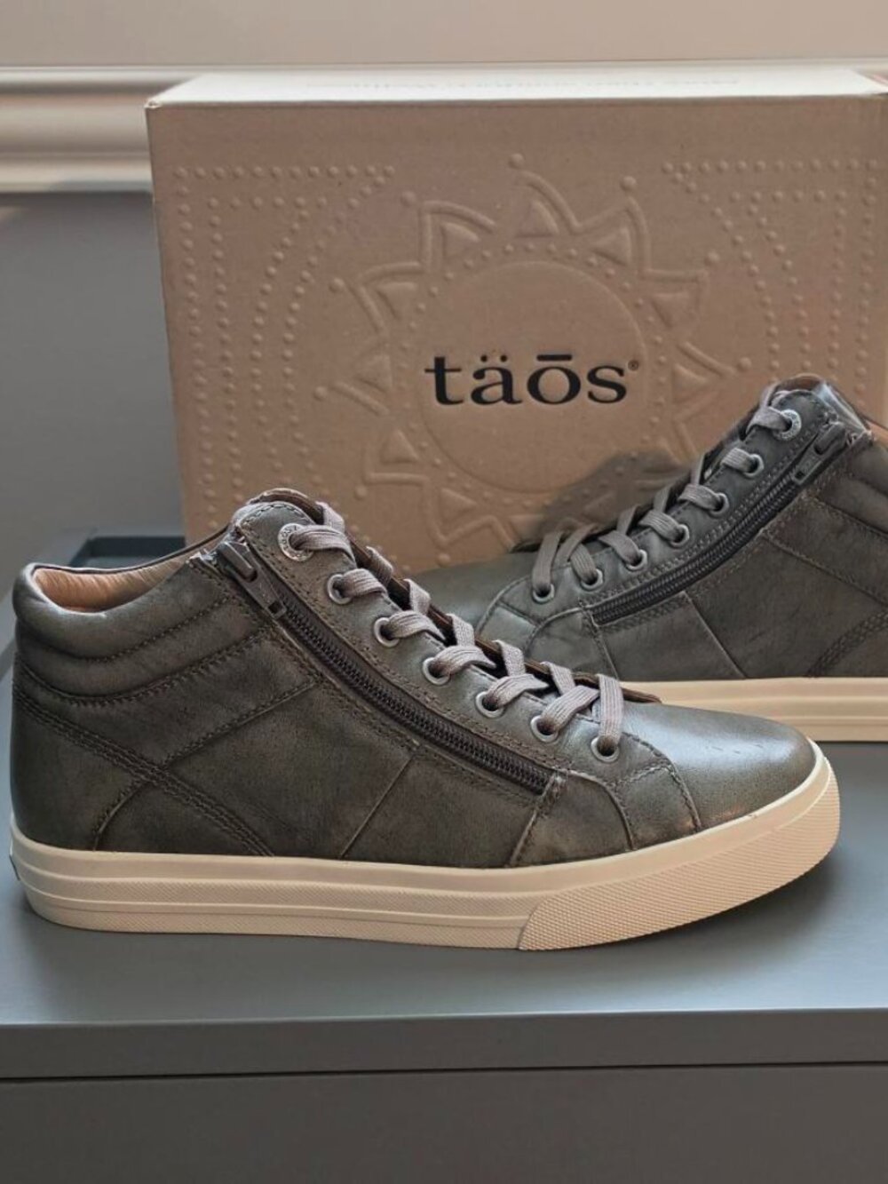 Taos Winner High-Top Sneakers – Olive Fatigue – Women's 8.5 Medium – NWT